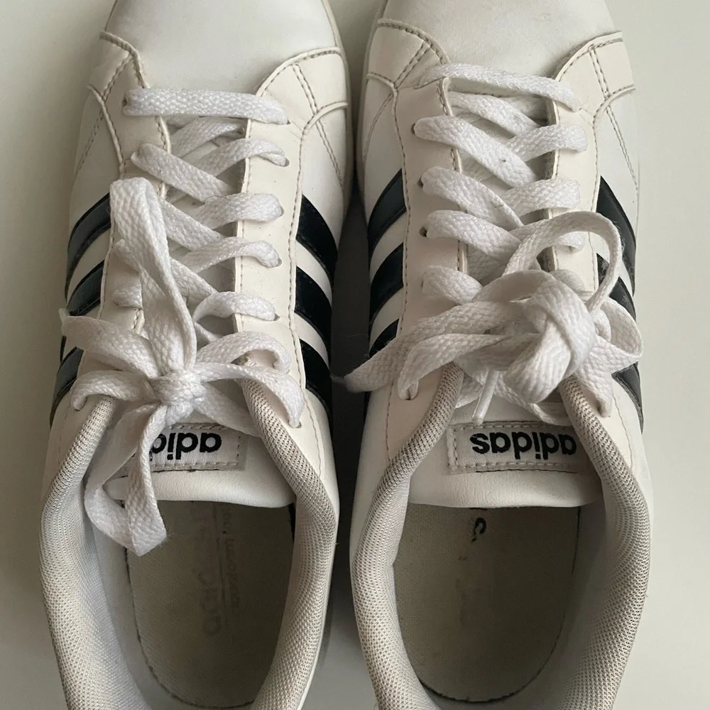Adidas Men's Classic White and Black Sneakers‎